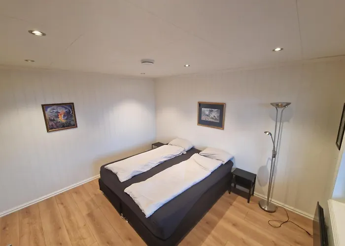 Private Room With Shared Kitchen, Bathroom And Tv