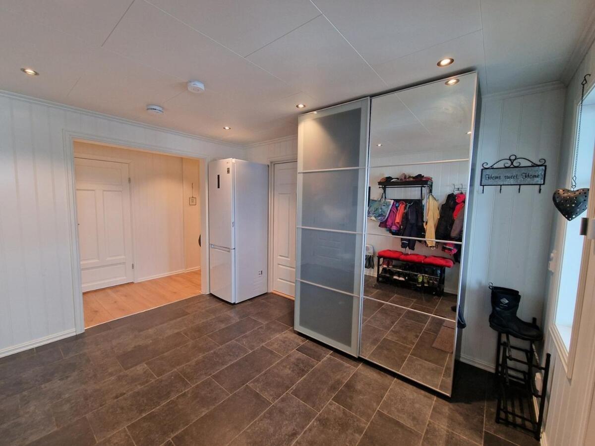 Private With Shared Kitchen, Bathroom And Tv Gjovik