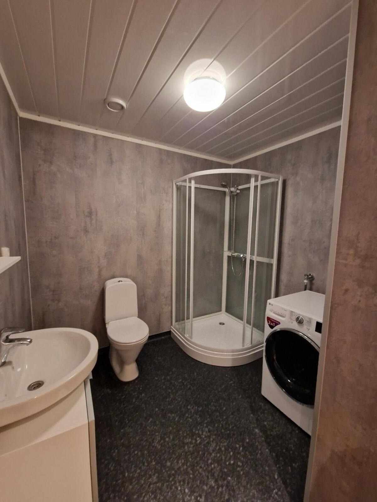 Apartment Private With Shared Kitchen, Bathroom And Tv *