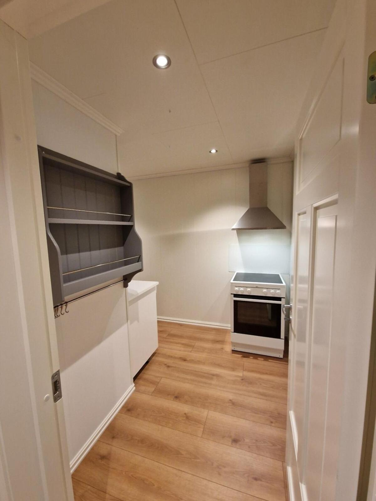 Private With Shared Kitchen, Bathroom And Tv